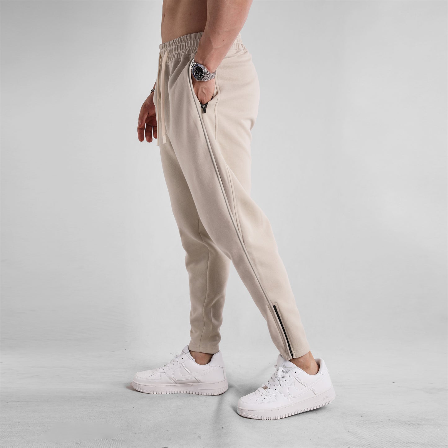 Slim Fit Bacak Açıklığı Fermuarlı Bilek Bantlı Pantolon